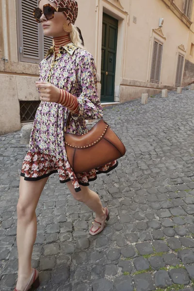 Look 16